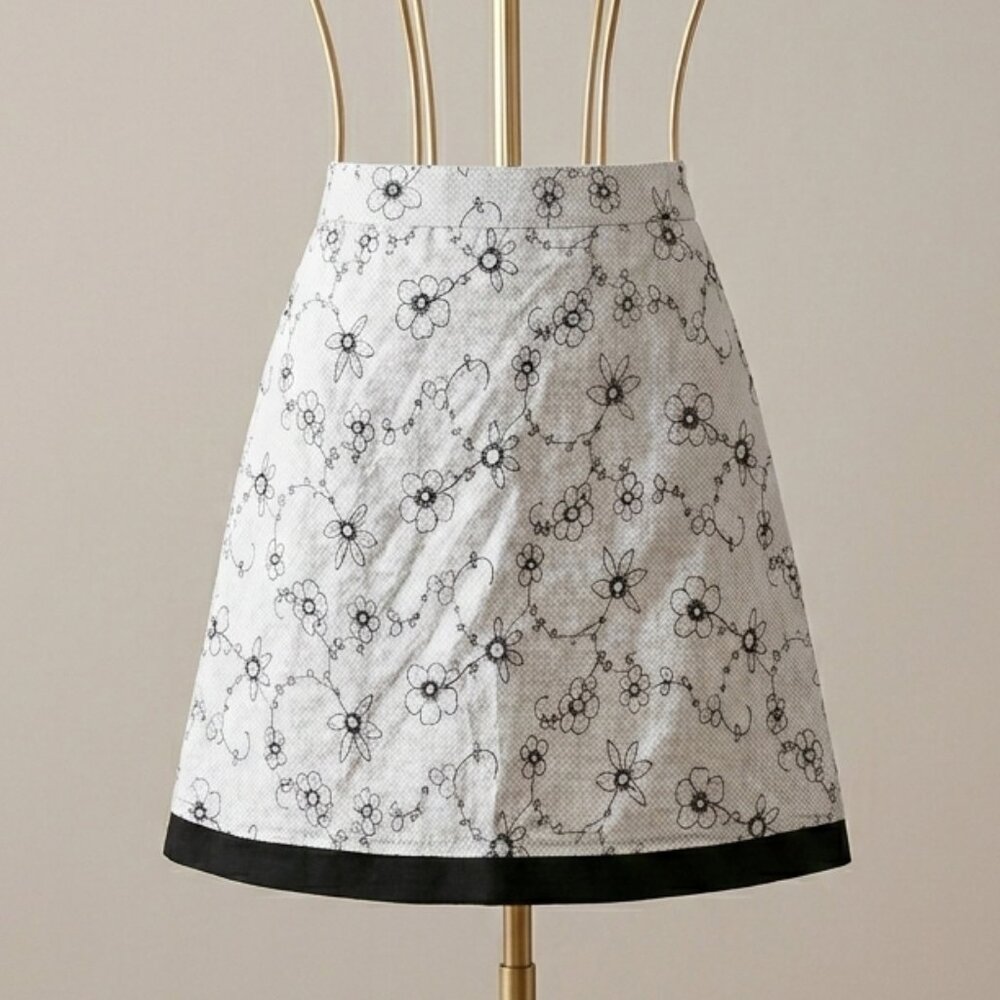 VINTAGE ✾  Floral Black and White  A-line mini Skirt ✾  Medium